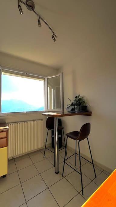 Superbe Appartement 2 Chambres Avec Vue Sur La Mer Et La Montagne Marseille Bagian luar foto